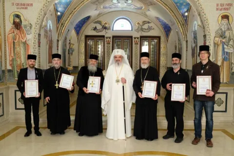 Șase specialiști în iconografie au primit distincții din partea Patriarhului Daniel