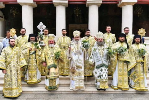Sărbătoarea Cincizecimii la Catedrala Patriarhală | PF Daniel: Apa cea vie se arată împreună cu focul curățitor în lacrimile pocăinței