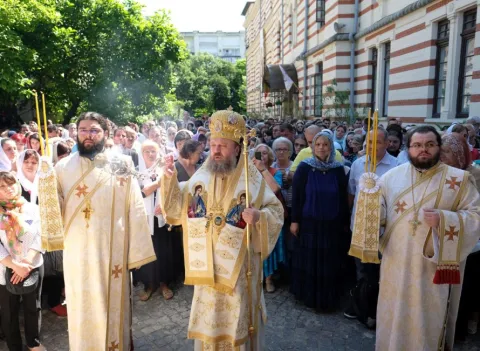 Hramul Mănăstirii Radu Vodă. PS Timotei: Lumea de astăzi are nevoie de iubire şi de comuniune, iar modelul absolut este Preasfânta Treime