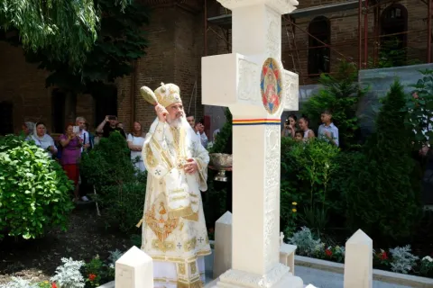 Mănăstirea Antim | Troiţă şi muzeu dedicate membrilor mișcării spirituale „Rugul Aprins”