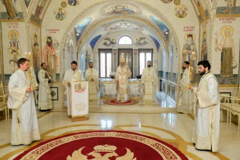 Să nu mai trăim egoist, ci să trăim deschis iubirii lui Dumnezeu şi ajutorării semenilor noştri, îndeamnă Patriarhul Daniel