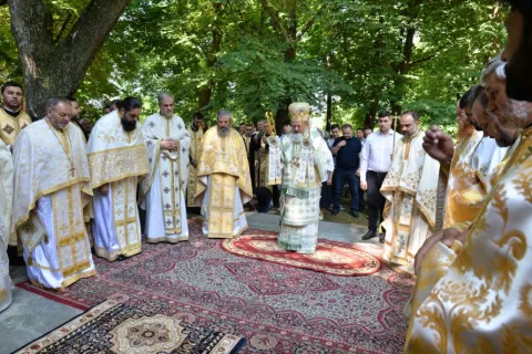 Hram la Mănăstirea Căldărușani. PS Varlaam Ploieșteanul: Sfântul Ierarh Grigorie este un mare dascăl al pocăinței, smereniei și rugăciunii