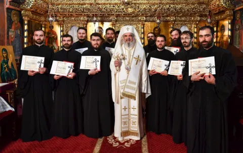 Noi duhovnici | Patriarhul Daniel s-a rugat pentru ca 11 preoţi să primească puterea de a lega și dezlega păcatele oamenilor