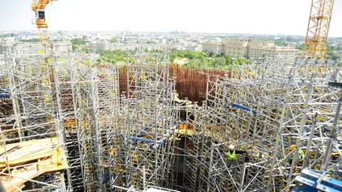 Lucrările de construcție a Catedralei Naționale evoluează peste cota de 50 metri