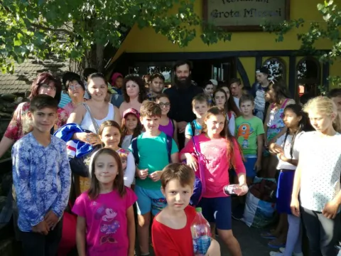 Tabără gratuită la Valea Plopului. Activităţi recreative şi duhovniceşti pentru 100 de copii din Arhiepiscopia Bucureştilor