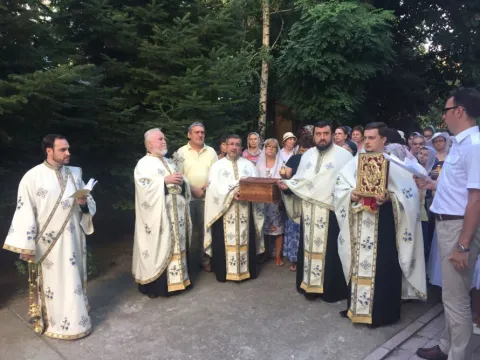 Procesiune cu sfintele moaște. Sfântul Ierarh Miron serbat în Parohia Miron Patriarhul din Capitală