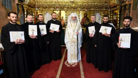 Noi duhovnici | Patriarhul Daniel: Duhovnicul trebuie să arate lumina Evangheliei lui Hristos
