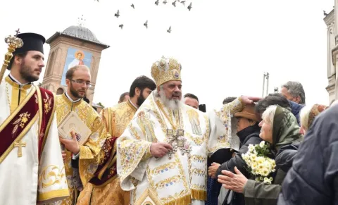 Patriarhul îndeamnă românii din diaspora la cinstire şi recunoştinţă adusă mărturisitorilor credinţei ortodoxe