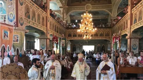 Vicariatul Ortodox Ucrainean | PS Varlaam Ploieșteanul a oficiat Sfânta Liturghie în parohia Valea Vișeului
