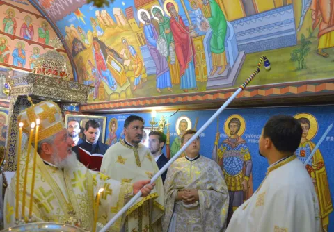 Parohia Vărbilău 2 | PS Varlaam a sfinţit pictura bisericii şi a aşezat piatra de temelie pentru un nou lăcaş de cult