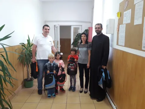 Campanie socială pentru prevenirea abandonului școlar. Demersul este inițiat de Voluntarii Paraclisului CMN