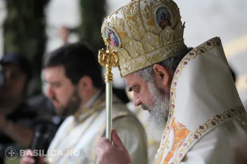 Patriarhul Daniel despre lepădarea de sine: „Înseamnă renunţarea la iubirea egoistă pentru a dobândi iubirea smerită şi recunoscătoare faţă de Dumnezeu”