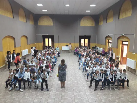 Prevenție și Educație pentru Sănătate, momente artistice pentru 350 elevi din Prahova