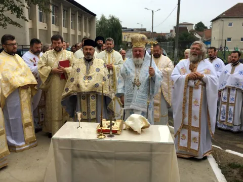Eveniment unic în Caransebeş. Parohia ortodoxă ucraineană a fost sfinţită de PS Varlaam Ploieşteanul