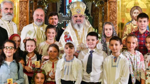 Înnoire şi binecuvântare pentru Biserica Şerban Vodă din Capitală | Patriarhul României a oficiat slujba de sfinţire