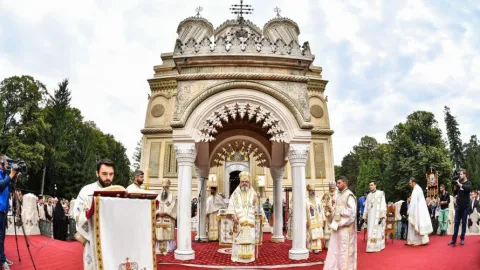 O făclie de Înviere peste veacuri – Catedrala de la Curtea de Argeş