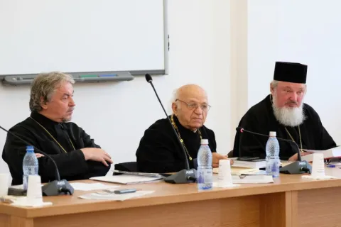 Colocviu de literatură creștină la București | Cea mai frumoasă formă de sprijin pentru moralul oricărui dintre deținuți a fost poezia, a mărturisit Pr. Nicolae Bordașiu