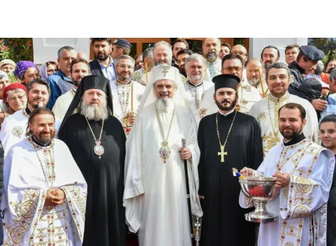 Sfinţirea bisericii parohiei Parc Rahova 1 | Biserica înseamnă Cerul pe pământ, spune Patriarhul Daniel