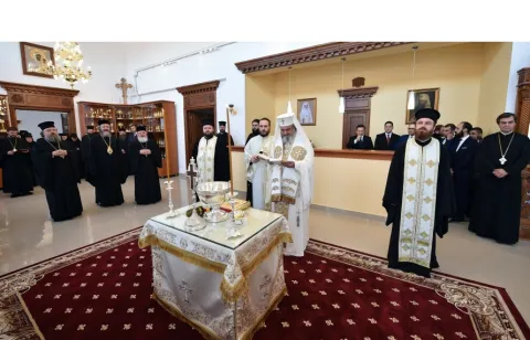 Atelierele Institutului Biblic | Nou magazin de promovare a obiectelor bisericeşti. Spaţiul a fost sfinţit de Părintele Patriarh