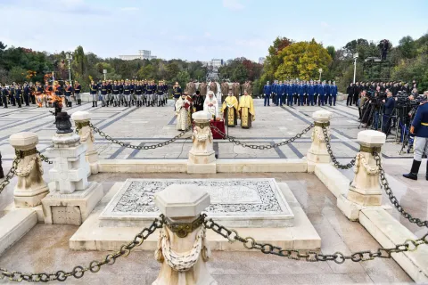 Părintele Patriarh Daniel a participat la ceremonia militară de Ziua Armatei Române