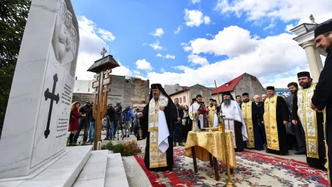 #Colectiv 2 ani | „Să plângem cu cei care plâng!”, PS Timotei la slujba de pomenire