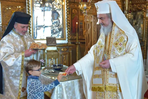Înaintea lui Dumnezeu contează mai mult bunătatea sufletului decât mulţimea faptelor bune, spune Patriarhul Daniel