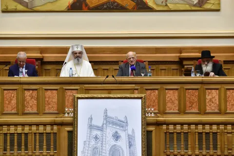 Simpozionul Temple și sinagogi din România la Palatul Patriarhiei. Părintele Patriarh a fost prezent la eveniment