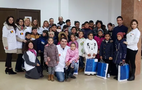 Rămâneţi în Şcoală! | Peste 50 de elevi cu rezultate şcolare optime vor fi sprijiniţi financiar până la absolvire de voluntarii Catedralei Naţionale