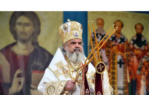 Patriarhul Daniel: Bogăţia şi sărăcia nu sunt un scop în sine – pot fi prilej de apropiere sau îndepărtare de Dumnezeu şi semeni