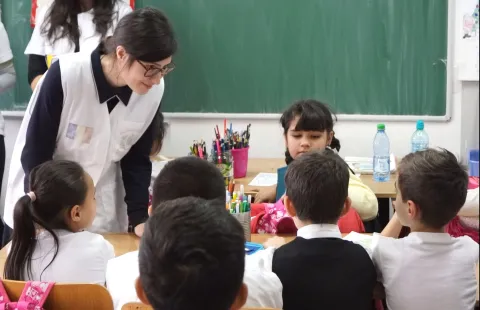Rămâneţi în şcoală! | 20 elevi au primit consiliere profesională de la voluntarii Paraclisului CMN