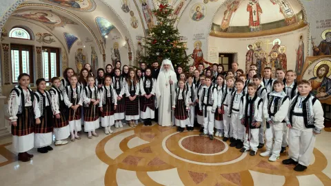 Reşedinţa Patriarhală | Colindători din Capitală şi Moldova la Patriarhul României