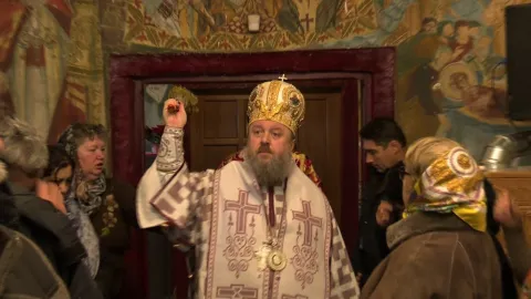 Biserica din Ploiești avariată de un incendiu a fost sfințită de PS Timotei Prahoveanul la mai puțin de două luni de la incident