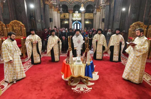 Slujbă de pomenire pentru eroii din decembrie ’89 | Prin aceste rugăciuni arătăm că dragostea noastră față de ei nu s-a împuținat, a spus PS Timotei Prahoveanul