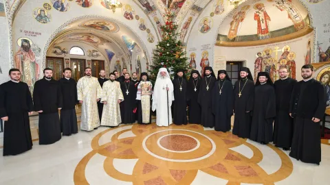 Reşedinţa Patriarhală | Părinţii slujitori ai Catedralei Patriarhale au vestit Naşterea Domnului Patriarhului Daniel