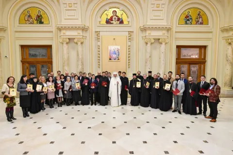 „Adevărata bucurie este bucuria rodirii” | Părintele Patriarh a oferit distincții mai multor angajați pentru activitatea din 2017