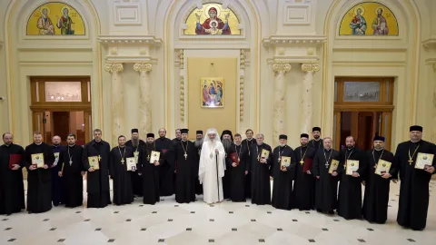 Distincţii | ‘Marea bucurie este aceea când aducem bucurie altora – suntem chemaţi să înmulţim darurile primite de la Dumnezeu’, a spus Părintele Patriarh