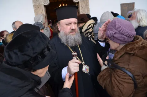 Biserica Bucur Ciobanul și-a serbat ocrotitorii | ‘Sfinții Atanasie și Chiril sunt modele de luptători pentru credința cea adevărată’, a spus PS Timotei