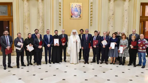 Apreciere și recunoștință | Patriarhul Daniel a oferit distincții unor personalități și jurnaliști români care au promovat Anul comemorativ 2017
