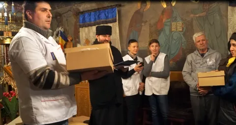 Încălțăminte de iarnă pentru locuitori din Rotari. Produsele au fost oferite de voluntarii Paraclisului Catedralei Naționale