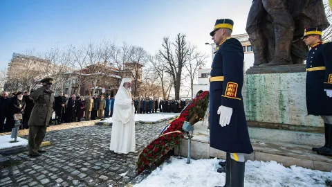 Aniversarea Unirii principatelor pe Dealul Patriarhiei. Slujbă de Te Deum și depunere de coroane la statuia domnitorului Alexandru Ioan Cuza