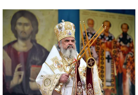 Patriarhul Daniel: Sfinţii Trei Ierarhi ‘au chemat pe oameni la pocăinţă, vieţuire sfântă şi milostenie’
