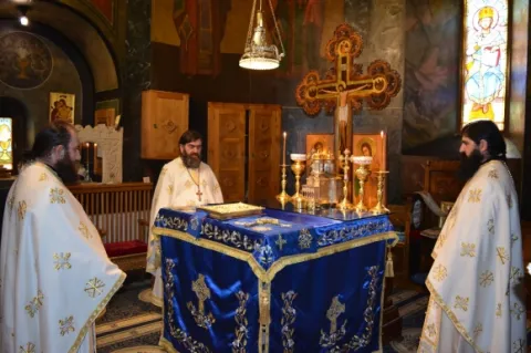 Oaspeţi georgieni la Mănăstirea Antim | Clericii au oficiat Sfânta Liturghie în limba maternă