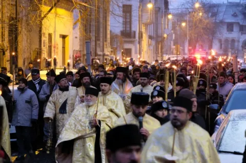 Biserica Icoanei | Mii de pelerini în rugăciune la Procesiunea „Lumina Ortodoxiei”