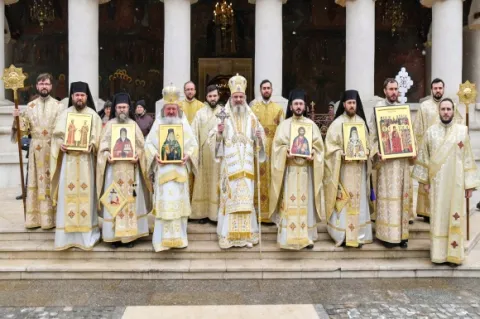 „Sfintele icoane sunt mărturisirea completă a dreptei credințe în Biserică” – Patriarhul Daniel în Duminica Ortodoxiei