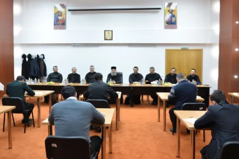 Capacitate preoţească | „Participarea la examene arată dragostea acestor tineri pentru slujirea Bisericii”, spune PS Timotei Prahoveanul