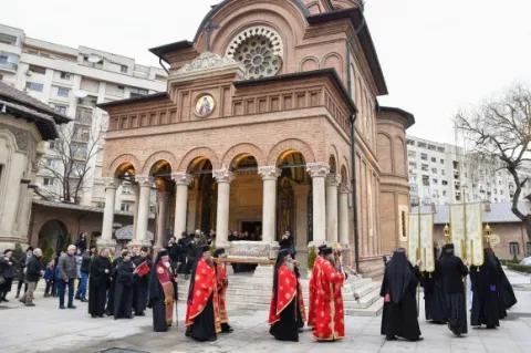 Mănăstirea Antim: Procesiunea cu moaştele Sfinţilor 40 de Mucenici a fost condusă de PS Varlaam