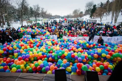 Cinci mii de persoane la Marșul pentru viață din București | Mărturia lui Aurelian Temișan despre nașterea sa