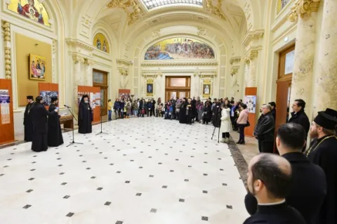 FOTO | 100 ani de la Unirea Basarabiei cu România. Documente, fotografii şi cărţi rare expuse la Palatul Patriarhiei
