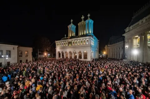 Hristos a înviat! Mii de persoane pe Colina Bucuriei la cea mai mare sărbătoare a creștinătății