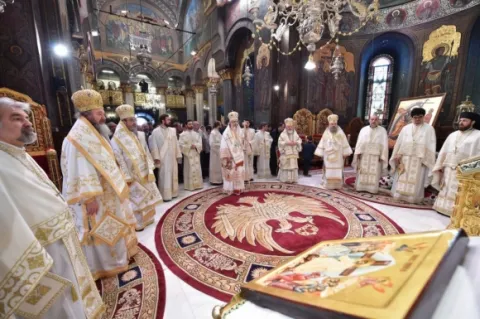 Catedrala Patriarhală | PF Daniel a oficiat Vecernia din ziua de Paști împreună cu patru ierarhi